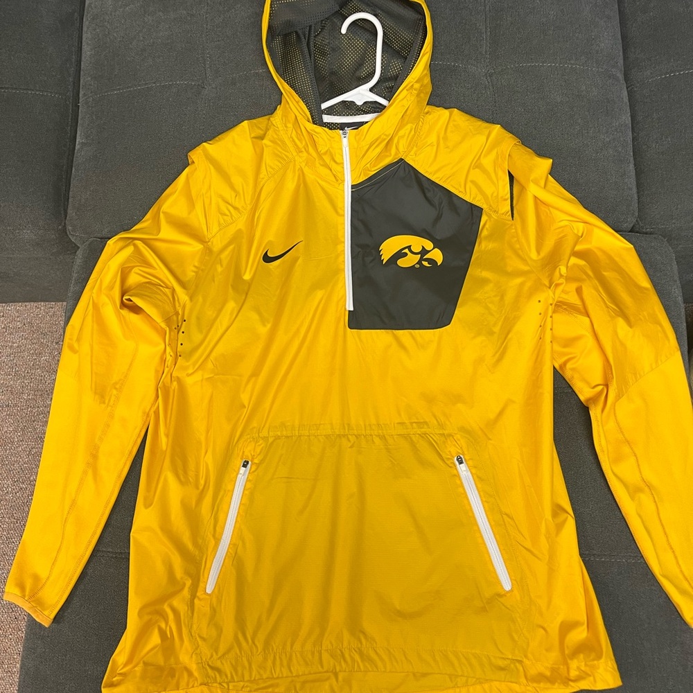 Iowa Hawkeyes Nike Yellow and Black Windbreaker